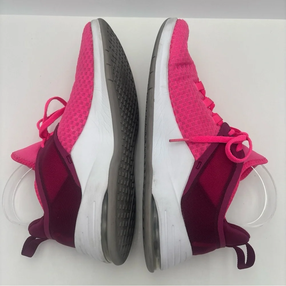 Nike Women's Fuchsia and‎ Burgundy Sneakers